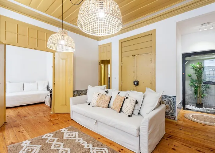 Apartman Yellow Tiles In Center Lisboa