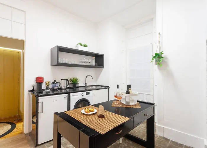 Yellow Tiles In Center Apartman *