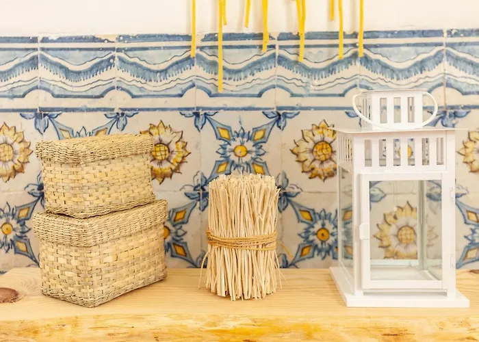 Yellow Tiles In Center Apartman