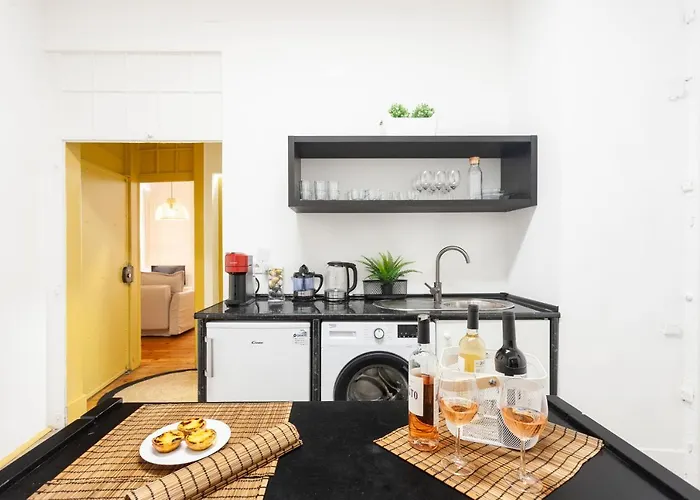Apartman Yellow Tiles In Center Lisboa
